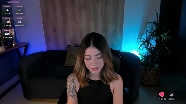 Snapshot of ViolettHansson chatting on March 12, 10:28 pm ViolettHansson online show from March 12, 10:28 pm