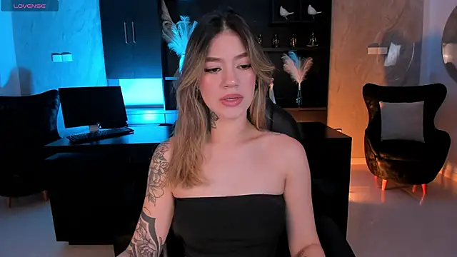 Snapshot of ViolettHansson chatting on September 30, 5:52 pm ViolettHansson online show from September 30, 5:52 pm
