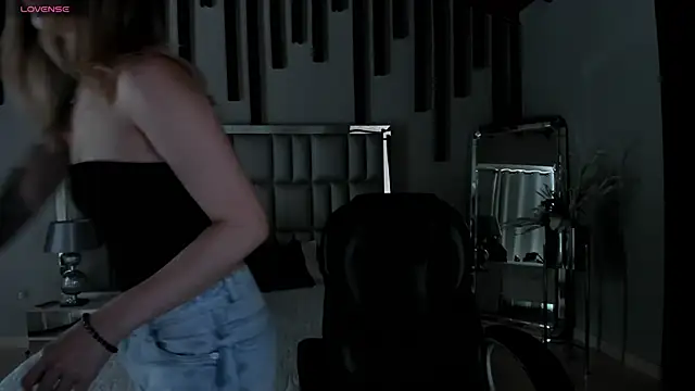 ViolettHansson online show from March 3, 6:37 pm