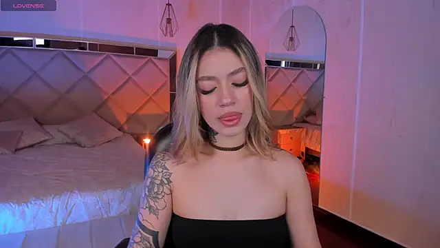 ViolettHansson online show from January 16, 6:45 pm