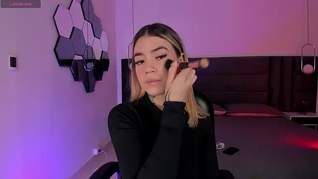 ViolettHansson online show from February 6, 6:26 pm