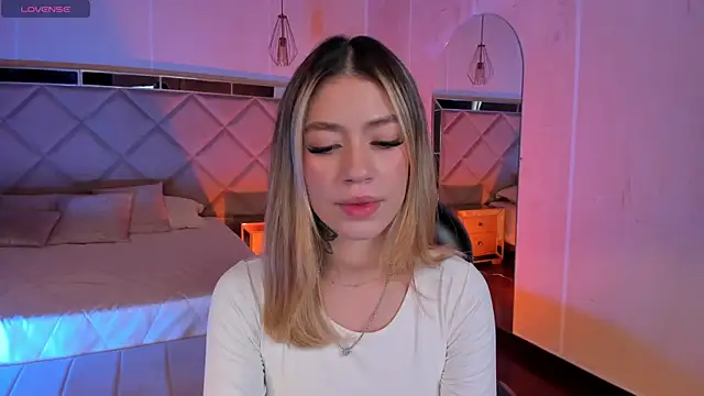 ViolettHansson online show from January 15, 6:44 pm