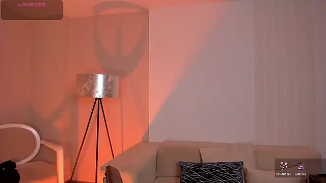 ViolettHansson online show from April 4, 9:05 am