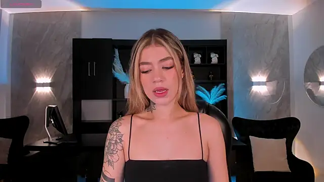 ViolettHansson online show from November 16, 11:15 am