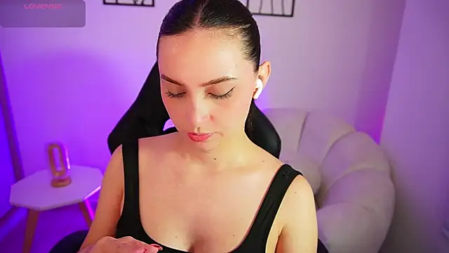Snapshot of AliceHarper_ chatting on July 18, 2:53 am AliceHarper online show from July 18, 2:53 am
