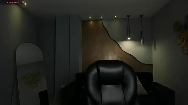 AliceHarper  online show from March 6, 7:20 pm