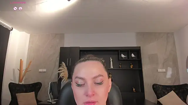 AliceHarper  online show from February 25, 7:20 am
