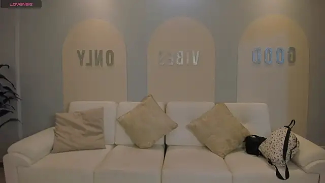 AliceHarper  online show from February 9, 9:35 pm