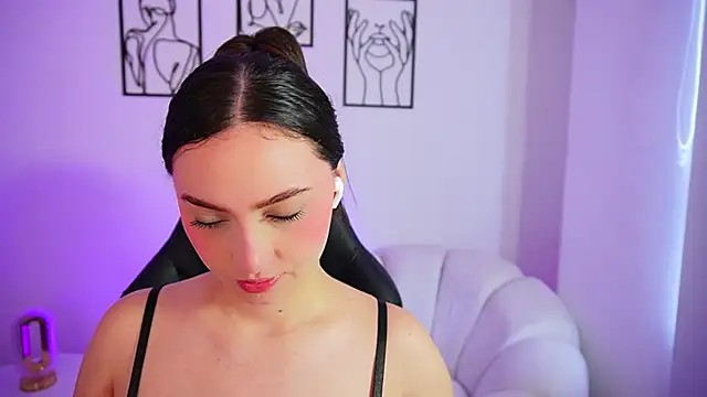 Snapshot of AliceHarper_ chatting on July 19, 2:25 pm AliceHarper online show from July 19, 2:25 pm