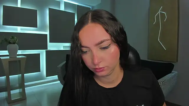 AliceHarper  online show from November 28, 7:25 pm