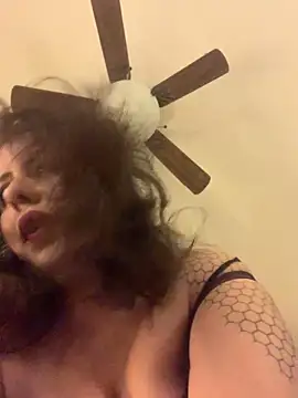 holyeroticss online show from November 28, 12:11 am