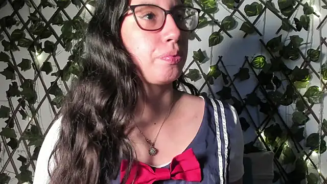 CoralineSanchez online show from December 2, 7:15 pm