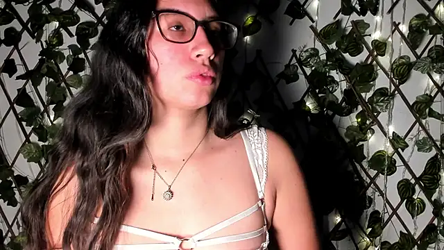 CoralineSanchez online show from November 24, 7:14 pm