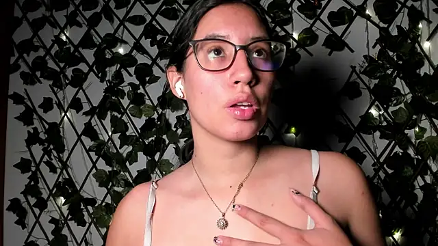 CoralineSanchez online show from November 6, 11:20 pm