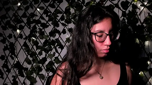 CoralineSanchez online show from October 29, 3:27 am