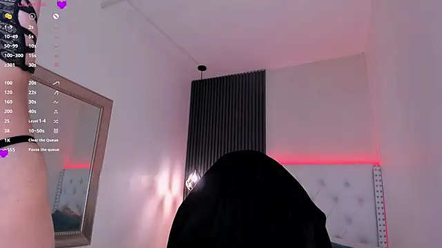 aliscollins  online show from May 3, 2:27 am