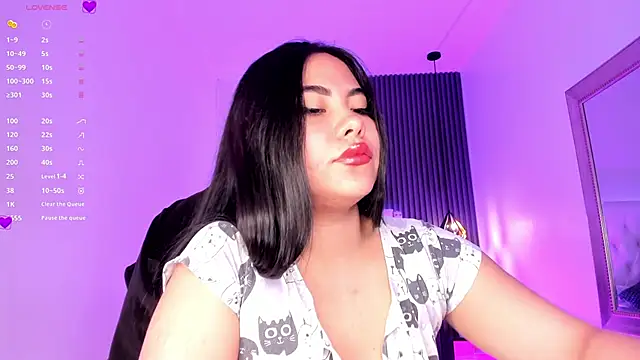 Snapshot of aliscollins_ chatting on September 13, 2:00 am aliscollins online show from September 13, 2:00 am