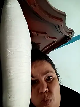 Snapshot of lunanataly chatting on November 12, 2:10 pm lunanataly online show from November 12, 2:10 pm