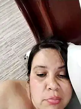 Snapshot of lunanataly chatting on February 22, 3:01 am lunanataly online show from February 22, 3:01 am