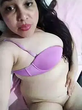 Snapshot of lunanataly chatting on February 25, 2:47 am lunanataly online show from February 25, 2:47 am