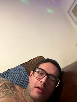 Snapshot of ILLUM1NATE chatting on October 17, 6:28 am ILLUM1NATE online show from October 17, 6:28 am