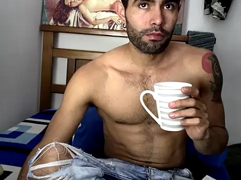 hideonbush051 online show from February 3, 11:37 am