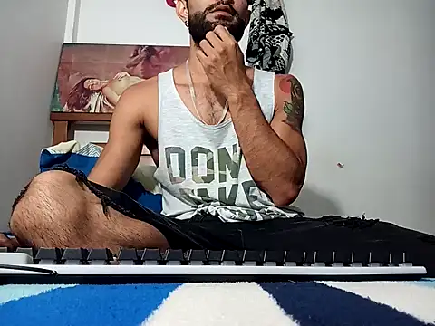 hideonbush051 online show from February 18, 12:30 am