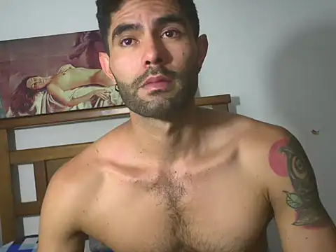 hideonbush051 online show from January 8, 2:39 am