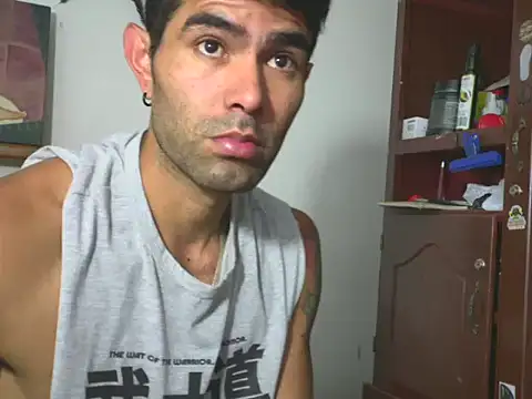 hideonbush051 online show from February 25, 11:21 am