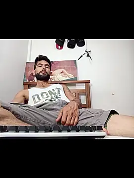 hideonbush051 online show from February 19, 4:04 pm