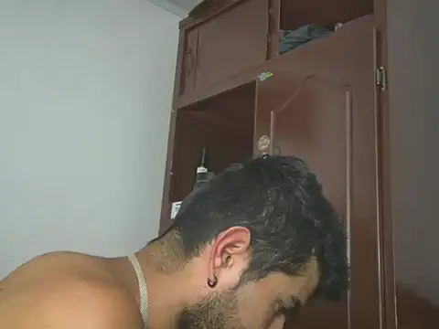 hideonbush051 online show from March 6, 12:44 pm