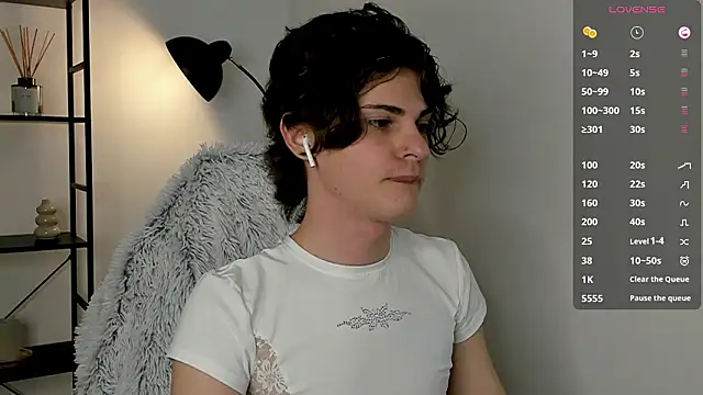 little femb0y online show from February 25, 5:24 pm