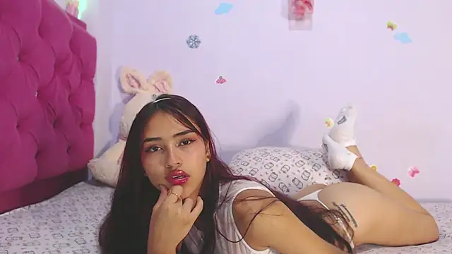 Madelyy  online show from April 21, 1:42 am