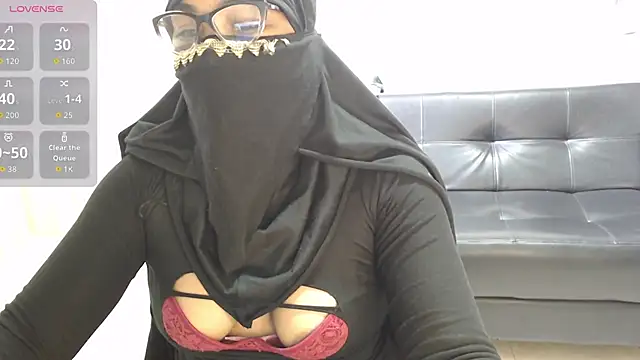 Snapshot of Aaliyah_brown chatting on September 18, 3:04 pm Aaliyah brown online show from September 18, 3:04 pm