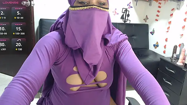 Snapshot of Aaliyah_brown chatting on February 13, 8:06 am Aaliyah brown online show from February 13, 8:06 am