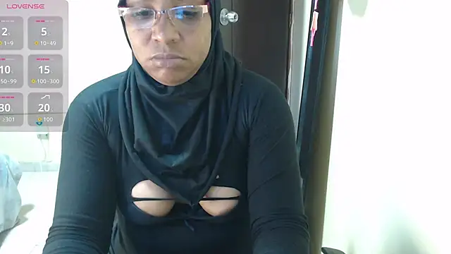 Snapshot of Aaliyah_brown chatting on November 26, 12:27 pm Aaliyah brown online show from November 26, 12:27 pm