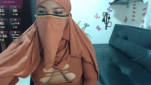 Snapshot of Aaliyah_brown chatting on March 8, 7:49 am Aaliyah brown online show from March 8, 7:49 am