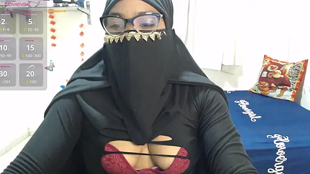 Snapshot of Aaliyah_brown chatting on October 16, 2:53 am Aaliyah brown online show from October 16, 2:53 am