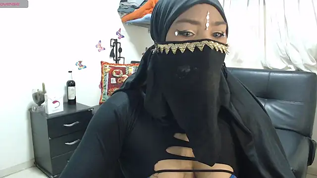 Snapshot of Aaliyah_brown chatting on January 7, 8:45 am Aaliyah brown online show from January 7, 8:45 am