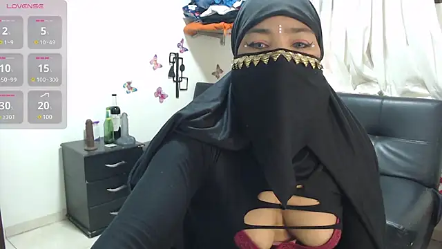 Snapshot of Aaliyah_brown chatting on January 25, 8:10 am Aaliyah brown online show from January 25, 8:10 am