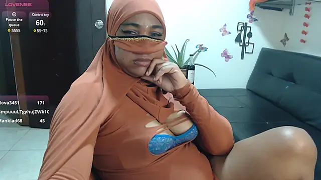 Snapshot of Aaliyah_brown chatting on March 2, 11:09 am Aaliyah brown online show from March 2, 11:09 am