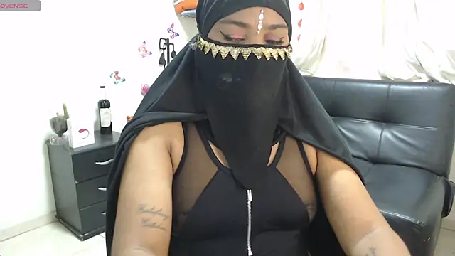 Snapshot of Aaliyah_brown chatting on January 6, 8:46 am Aaliyah brown online show from January 6, 8:46 am