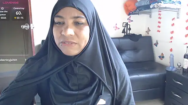 Snapshot of Aaliyah_brown chatting on February 17, 1:55 pm Aaliyah brown online show from February 17, 1:55 pm