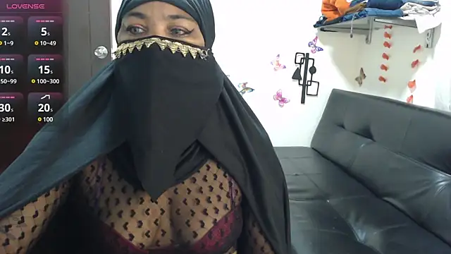 Snapshot of Aaliyah_brown chatting on March 16, 7:48 am Aaliyah brown online show from March 16, 7:48 am