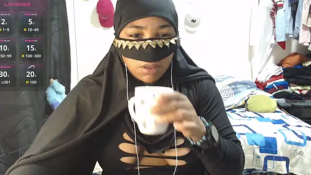 Snapshot of Aaliyah_brown chatting on November 12, 8:07 am Aaliyah brown online show from November 12, 8:07 am