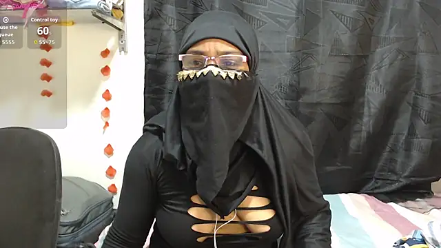 Snapshot of Aaliyah_brown chatting on November 8, 3:21 am Aaliyah brown online show from November 8, 3:21 am