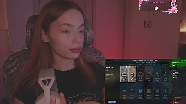 Snapshot of _MayShy_ chatting on October 25, 1:23 pm MayShy online show from October 25, 1:23 pm