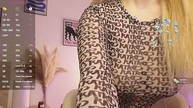 Snapshot of _MayShy_ chatting on March 16, 8:43 pm MayShy online show from March 16, 8:43 pm