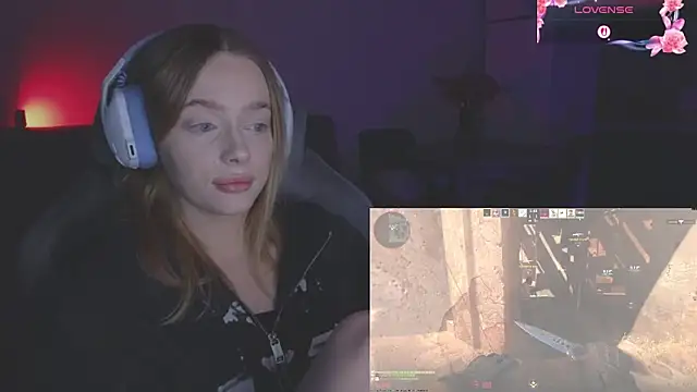 Snapshot of _MayShy_ chatting on December 4, 8:13 am MayShy online show from December 4, 8:13 am