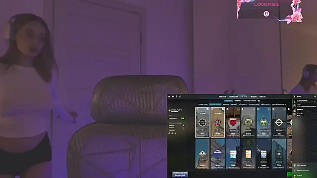 Snapshot of _MayShy_ chatting on October 27, 1:28 am MayShy online show from October 27, 1:28 am